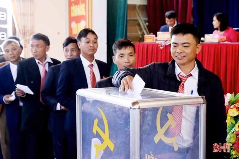 Ông Mai Xuân Minh tái đắc cử Bí thư Đảng ủy xã Thượng Lộc