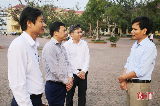 Phó Ban chỉ đạo phòng chống dịch Covid-19 Hà Tĩnh kiểm tra đột xuất một số trường THPT ở Hà Tĩnh