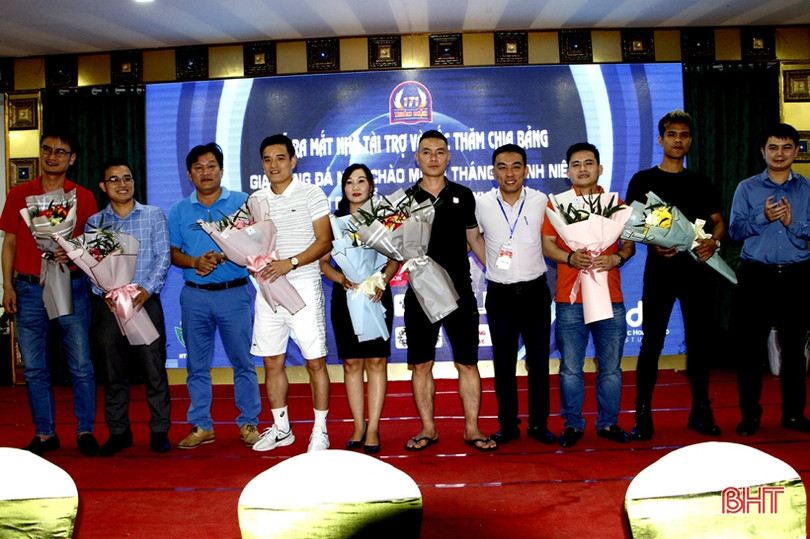 16 đội tranh tài giải bóng đá nam chào mừng “Tháng thanh niên”