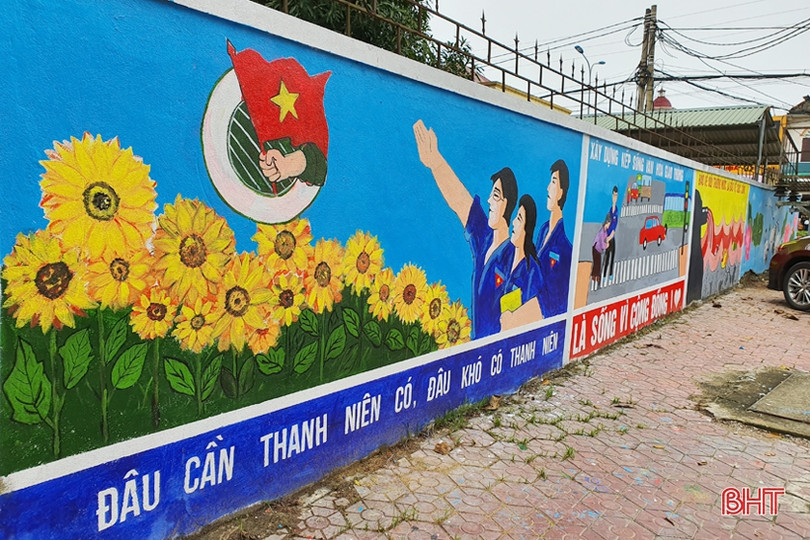 Thanh niên Hà Tĩnh “hô biến” tường xây thành tranh cổ động