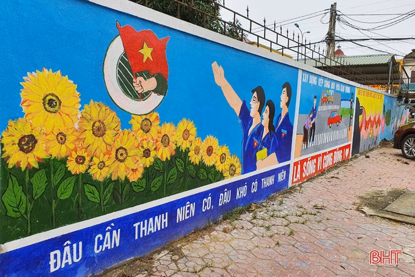 Thanh niên Hà Tĩnh “hô biến” tường xây thành tranh cổ động