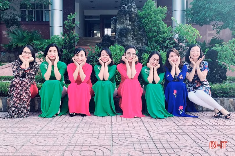 Phụ nữ Hà Tĩnh rạng ngời trong tuần lễ hưởng ứng sự kiện “Áo dài - Di sản văn hóa Việt Nam”