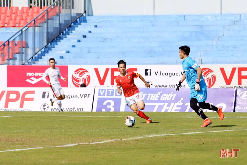Hàng thủ mắc sai lầm cuối trận, Hồng Lĩnh Hà Tĩnh thua đáng tiếc trước Viettel