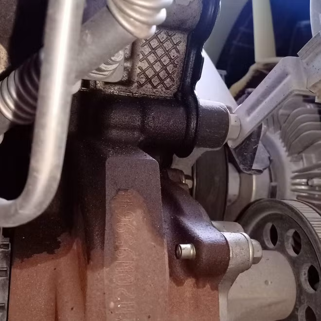 Hàng loạt xe Ford Ranger, Everest bị rò rỉ dầu động cơ