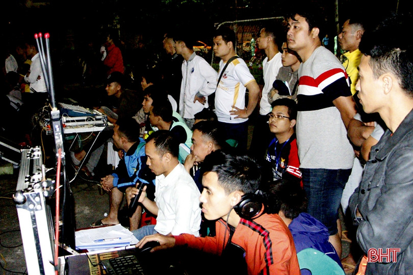 16 đội tranh tài giải bóng đá nam chào mừng “Tháng thanh niên”
