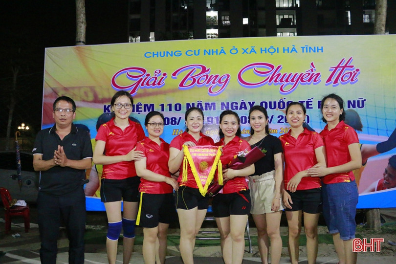 40 VĐV tranh tài bóng chuyền hơi ở khu nhà ở xã hội đầu tiên Hà Tĩnh