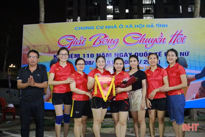 40 VĐV tranh tài bóng chuyền hơi ở khu nhà ở xã hội đầu tiên Hà Tĩnh