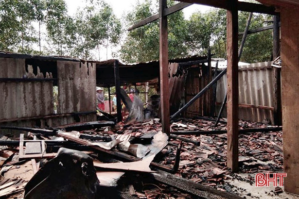 “Bà hỏa” thiêu rụi ngôi nhà 2 gian ở vùng thượng Kỳ Anh