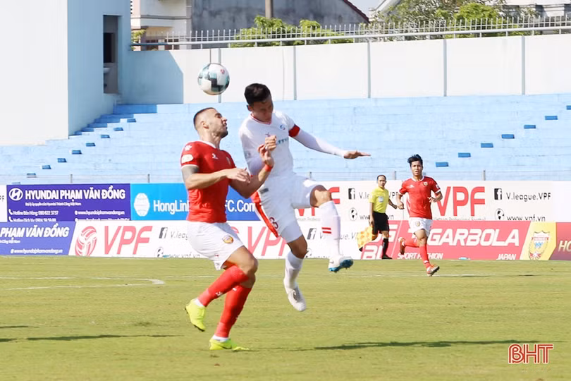 Hàng thủ mắc sai lầm cuối trận, Hồng Lĩnh Hà Tĩnh thua đáng tiếc trước Viettel