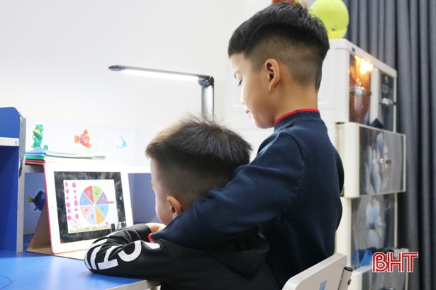 Trường mầm non đầu tiên ở Hà Tĩnh tổ chức dạy học tiếng Anh online