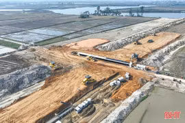 Tết nghỉ - công trường không nghỉ