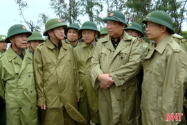 Phó Tổng Tham mưu trưởng QĐND Việt Nam kiểm tra ứng phó bão số 10 tại Hà Tĩnh