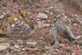 Mỏ vật liệu sạt lở: Thời tiết cực đoan hay lỗ hổng trong khai thác?