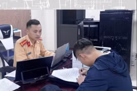 Xử phạt tài xế vượt đèn đỏ từ hình ảnh người dân cung cấp