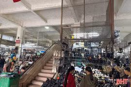 Nhiều ki-ốt lấn chiếm, sai quy hoạch đe dọa an toàn cháy nổ tại chợ Hà Tĩnh