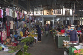 Tiểu thương chợ Giang Đình ổn định kinh doanh chờ xây chợ mới