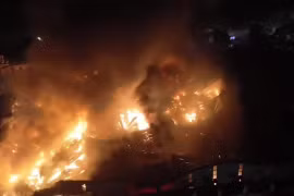 Lửa bao trùm, thiêu rụi xưởng sản xuất rộng hàng nghìn mét vuông ở Bắc Ninh