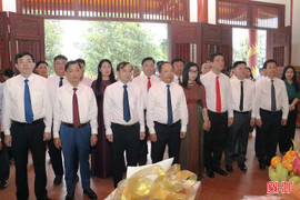 Đoàn đại biểu tỉnh Hà Tĩnh dâng hương tưởng niệm các anh hùng liệt sỹ hy sinh tại Lào