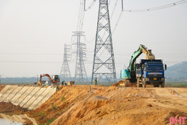 Quốc lộ 8C “thoát ì”, nỗ lực về đích