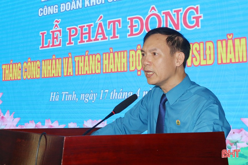 Chủ tịch Công đoàn Khối Chính quyền tỉnh Trần Hậu Hùng trình bày diễn văn phát động Tháng Công nhân, Tháng hành động về an toàn vệ sinh lao động năm 2025. bqbht_br_z6514364919354-ddcf8648a7905a884ee8f1b50f644bc8.jpg