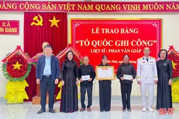 Trao bằng “Tổ quốc ghi công” cho liệt sĩ Hà Tĩnh