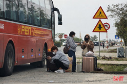 “Xe dù, bến cóc” nóng lên dịp cận Tết ở Hà Tĩnh