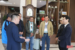 Đón đoàn du lịch Thái Lan đầu tiên đến Hà Tĩnh qua cầu Hữu Nghị 5