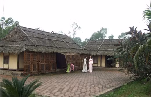 Ngôi nhà tranh của gia đình Cố TBT Hà Huy Tập - ảnh: V.H.