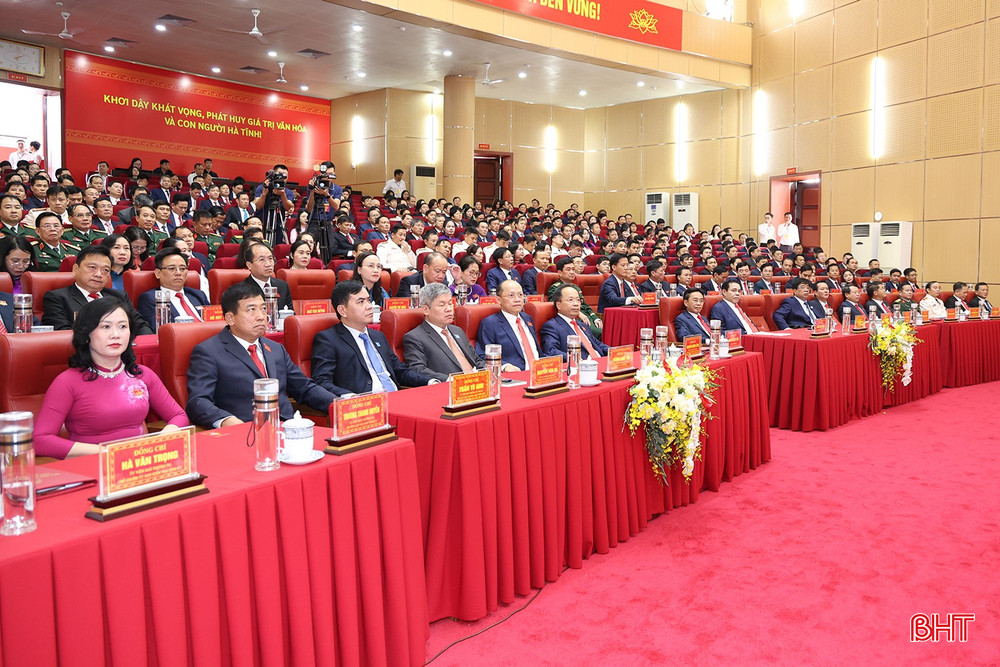 Đại diện các cơ quan Trung ương, các đồng chí lãnh đạo tỉnh và đại biểu dự đại hội. bqbht_br_img-2870.jpg