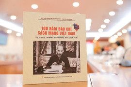Trăm năm giữ tròn con chữ