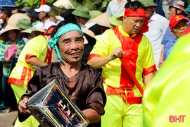 Giữ “lửa" hội quê...