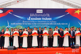 Lãnh đạo tỉnh Hà Tĩnh dự lễ khánh thành tuyến đường dài 35 km tại Lào