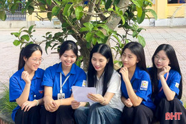 Học Bác để gieo những "mùa phấn sáng"