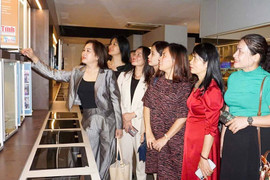 “Khu vườn” ấm áp của “những cây lau bằng thép”