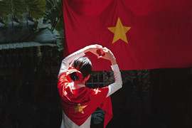 Khi trong tim rực thắm màu cờ
