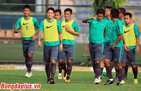 hlv alfred riedl tay bat mat mung trong ngay tro lai viet nam