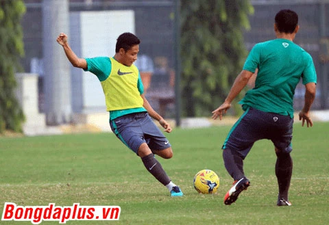 hlv alfred riedl tay bat mat mung trong ngay tro lai viet nam