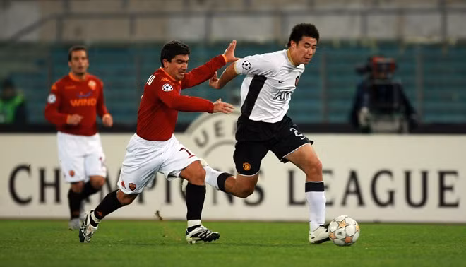 dong fangzhuo va cai ket dang cho tro he o man united