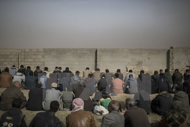 danh bom doan xe cho nguoi dan iraq chay nan 18 nguoi chet