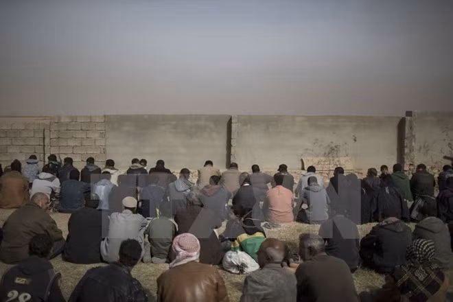 danh bom doan xe cho nguoi dan iraq chay nan 18 nguoi chet