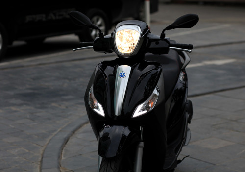 piaggio medley canh tranh sh bang cong nghe tai viet nam