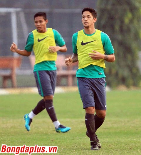 hlv alfred riedl tay bat mat mung trong ngay tro lai viet nam