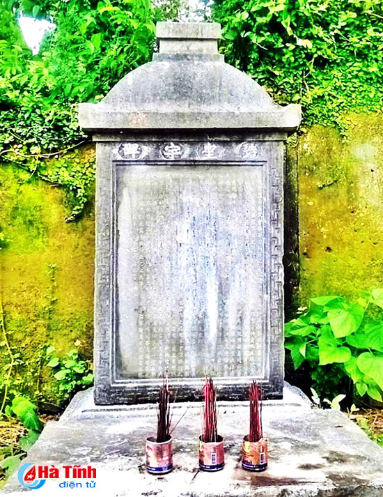 tim thay tam bia da co thoi le tai ha tinh