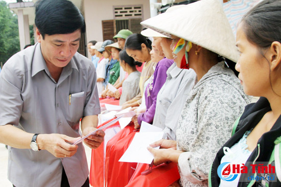 cac don vi doanh nghiep tiep tuc den voi nguoi dan vung lu ha tinh