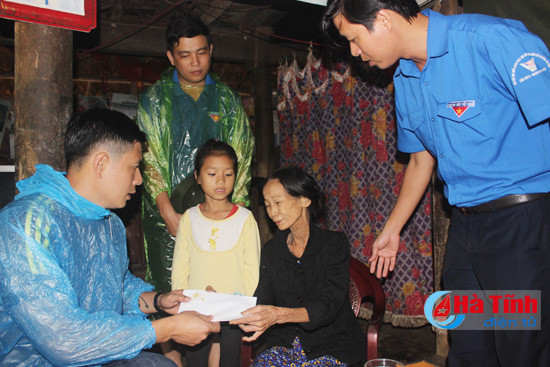dien vien binh minh chia se kho khan voi ba con vung lu ha tinh