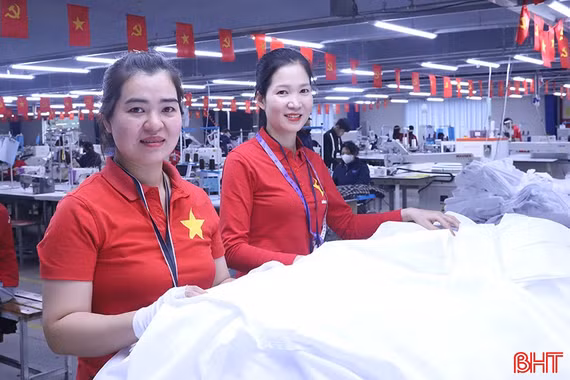 Người lao động Hà Tĩnh phấn khởi trở lại nhà máy