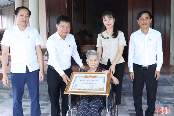 Ấm áp hoạt động tri ân người có công