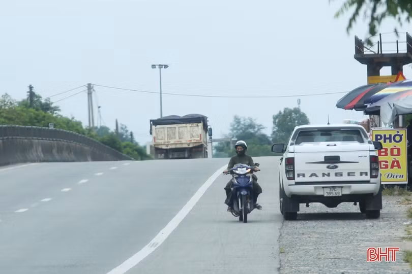 Tái diễn tình trạng đi ngược chiều trên QL 1 đoạn qua Cẩm Xuyên