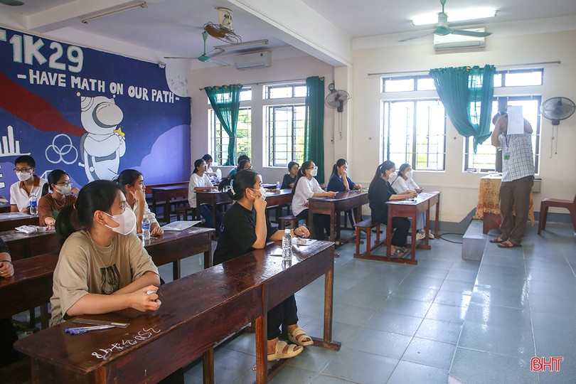 361 thí sinh làm bài thi Văn và Toán vào lớp 10 THPT Chuyên Hà Tĩnh