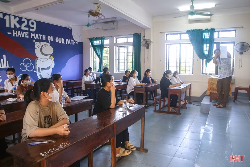 361 thí sinh làm bài thi Văn và Toán vào lớp 10 THPT Chuyên Hà Tĩnh